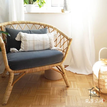 Мебели от ратан, диван, маси и столове, хол малък апартамент, настаняване в семейството, стол за почивка от ратан