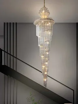 Професионална полилей на стълбата, Кристален полилей във фоайето на хотела, Двухуровневое сграда, с Луксозни полилеи на стълба