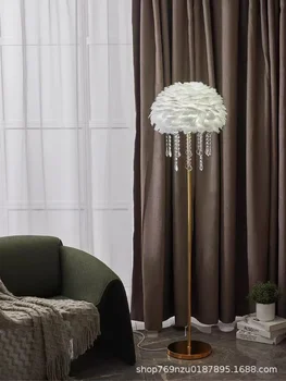 Лампиона от пера с хрусталем, луксозна всекидневна в скандинавски стил, канапе, нощно шкафче за спалня, Интернет-студио известни личности, топла вертикална лампа