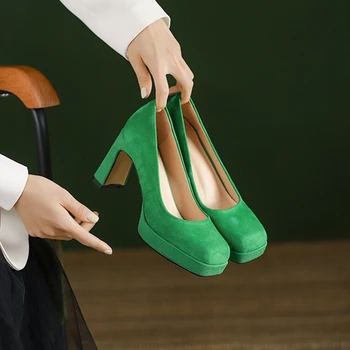 НОВАТА пролетно-есенни дамски обувки-лодка от вълна от овце, велур, женски обувки с квадратни пръсти на масивна ток, зелени обувки на платформа с високи токчета