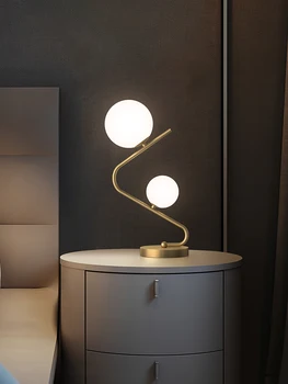 Лесна настолна лампа в скандинавски стил, нощно шкафче за спалня, творческа стая в стила на постмодерното, уютна и романтична крушка с топла светлина, стъклена топка